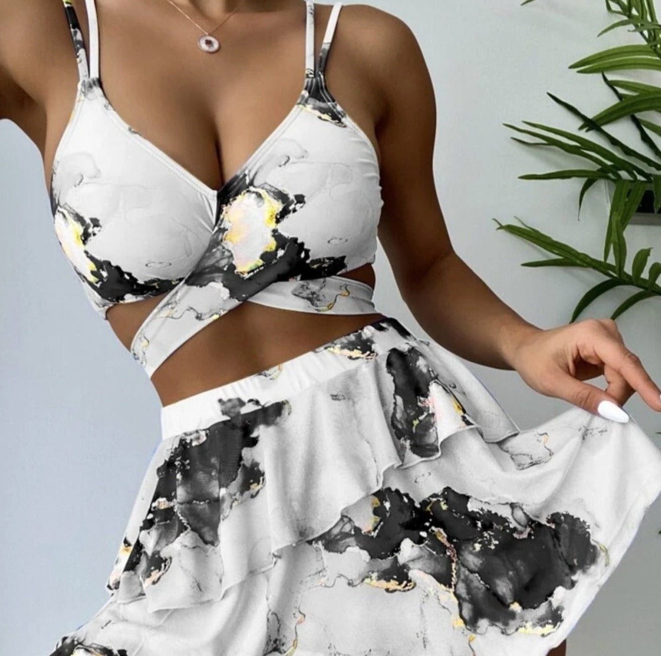 Damen-Bikini-Set dreiteilig mit Rock marmoriert schwarz